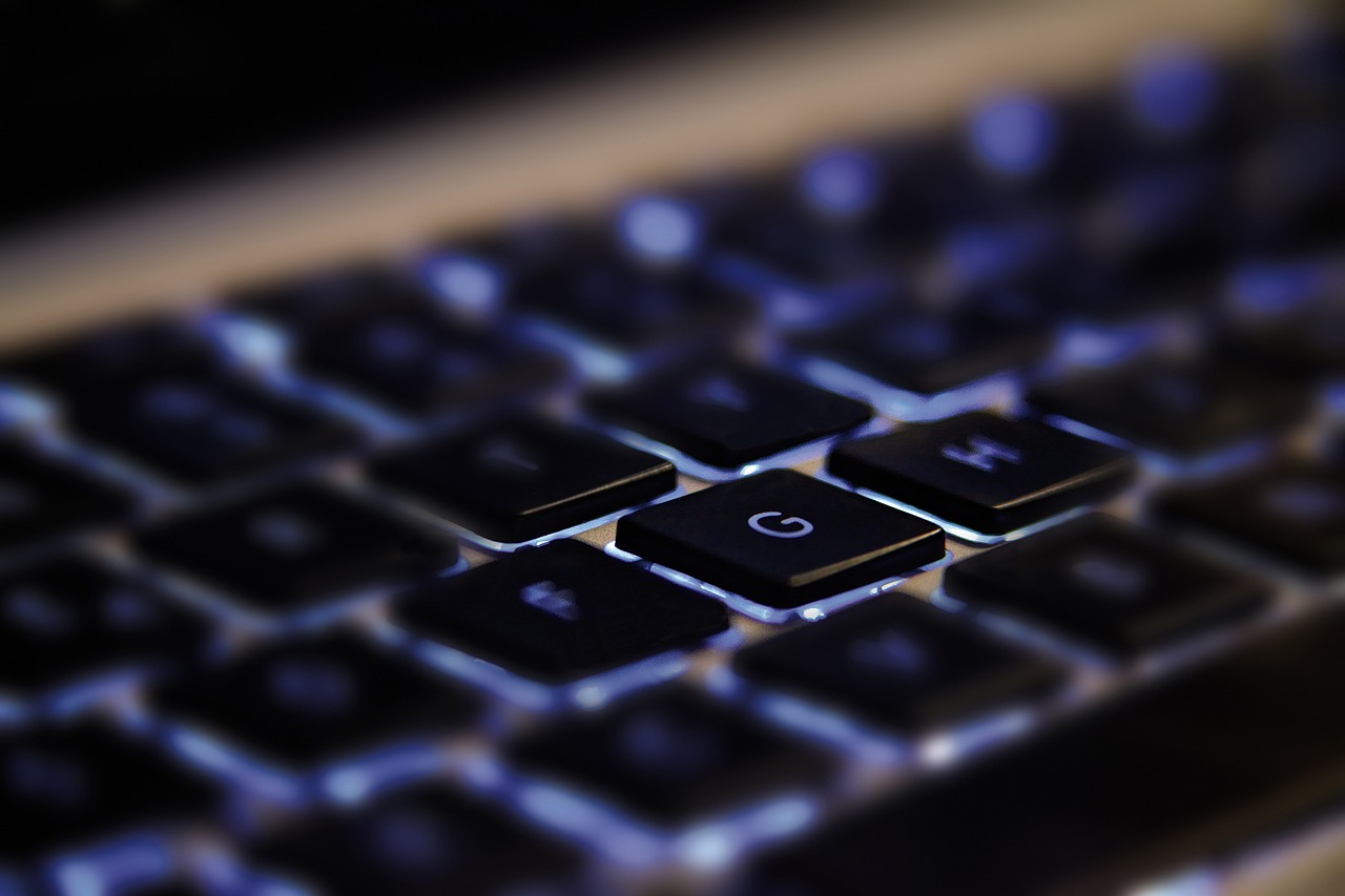 The 2026 Definitive Buying Guide: Choosing Your Ideal Monitors, Keyboards & Accessories