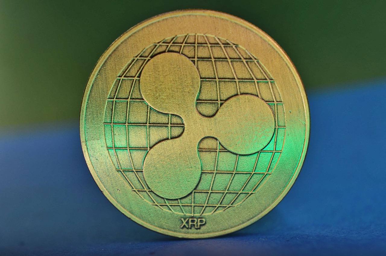 cryptocurrency trading screen red charts