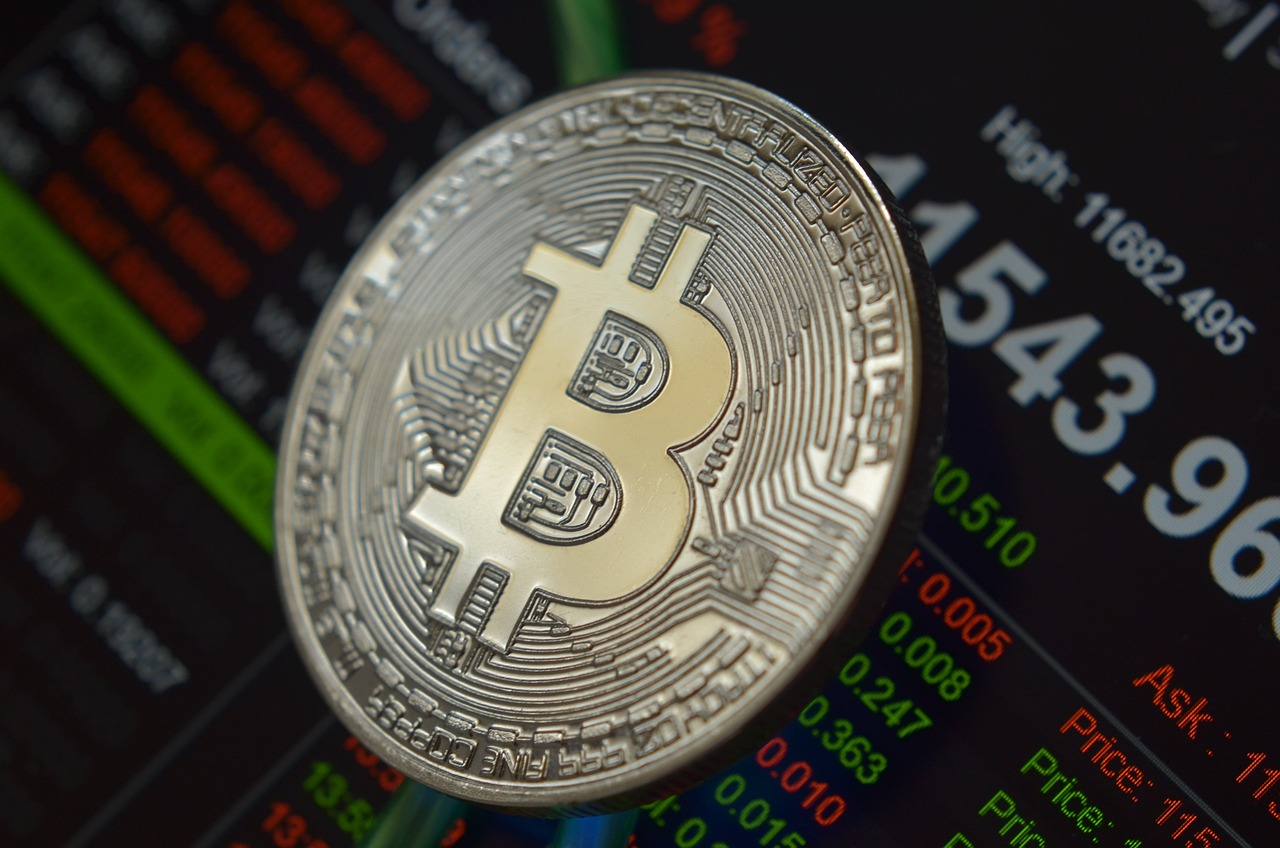 cryptocurrency trading screen multiple charts